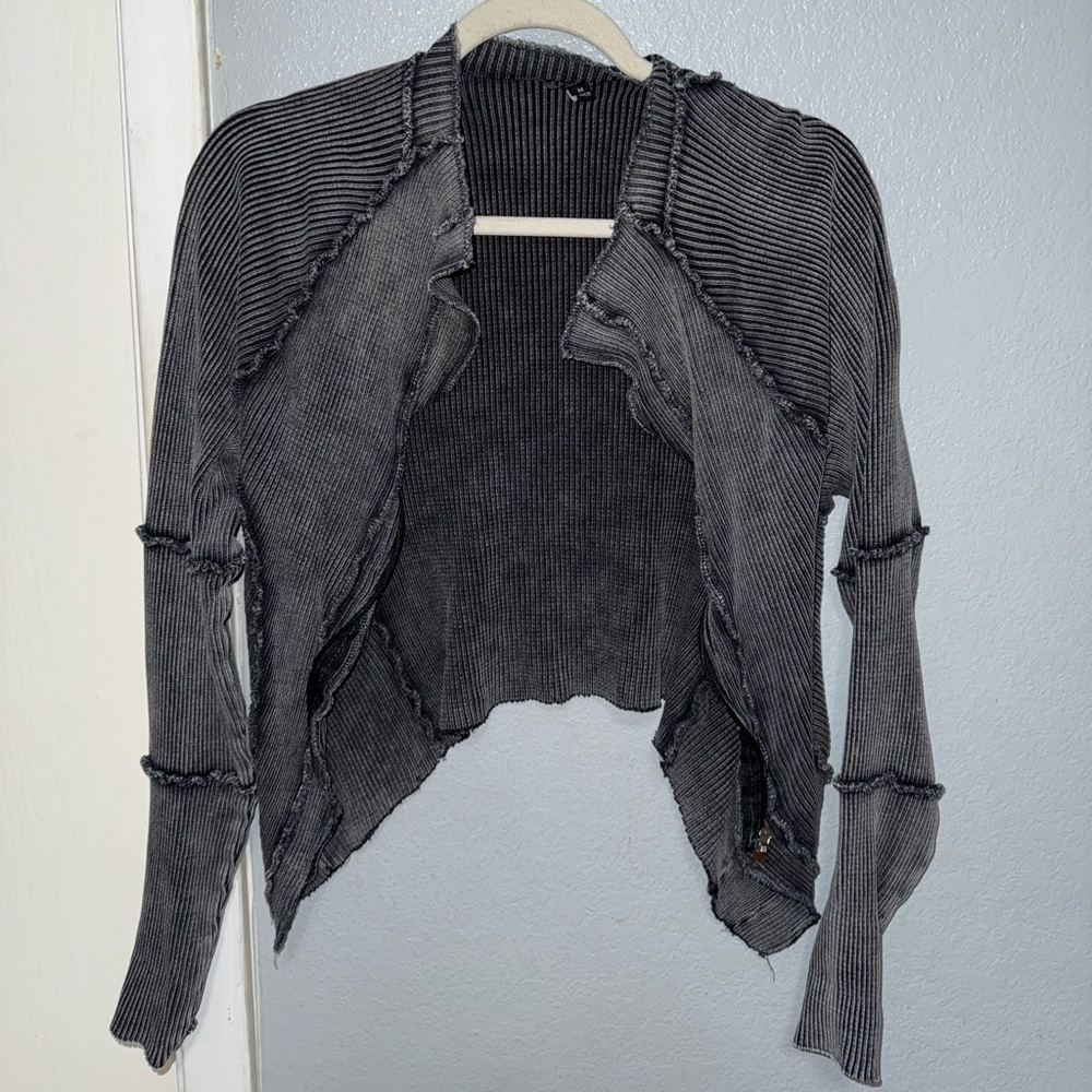 Gray Women's cropped zip up